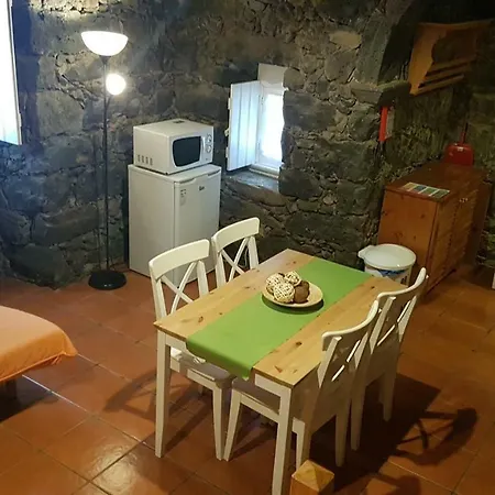 בית נופש Stonewood Al *